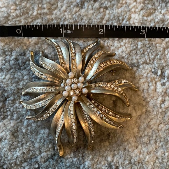 Vintage Crystal Beaded Flower Brooch - Picture 9 of 10